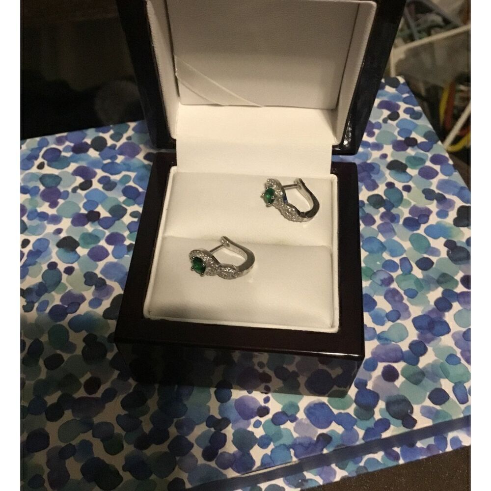 Gorgeous Emerald & White Topaz Gemstone Leverback Earrings - Picture 4 of 4